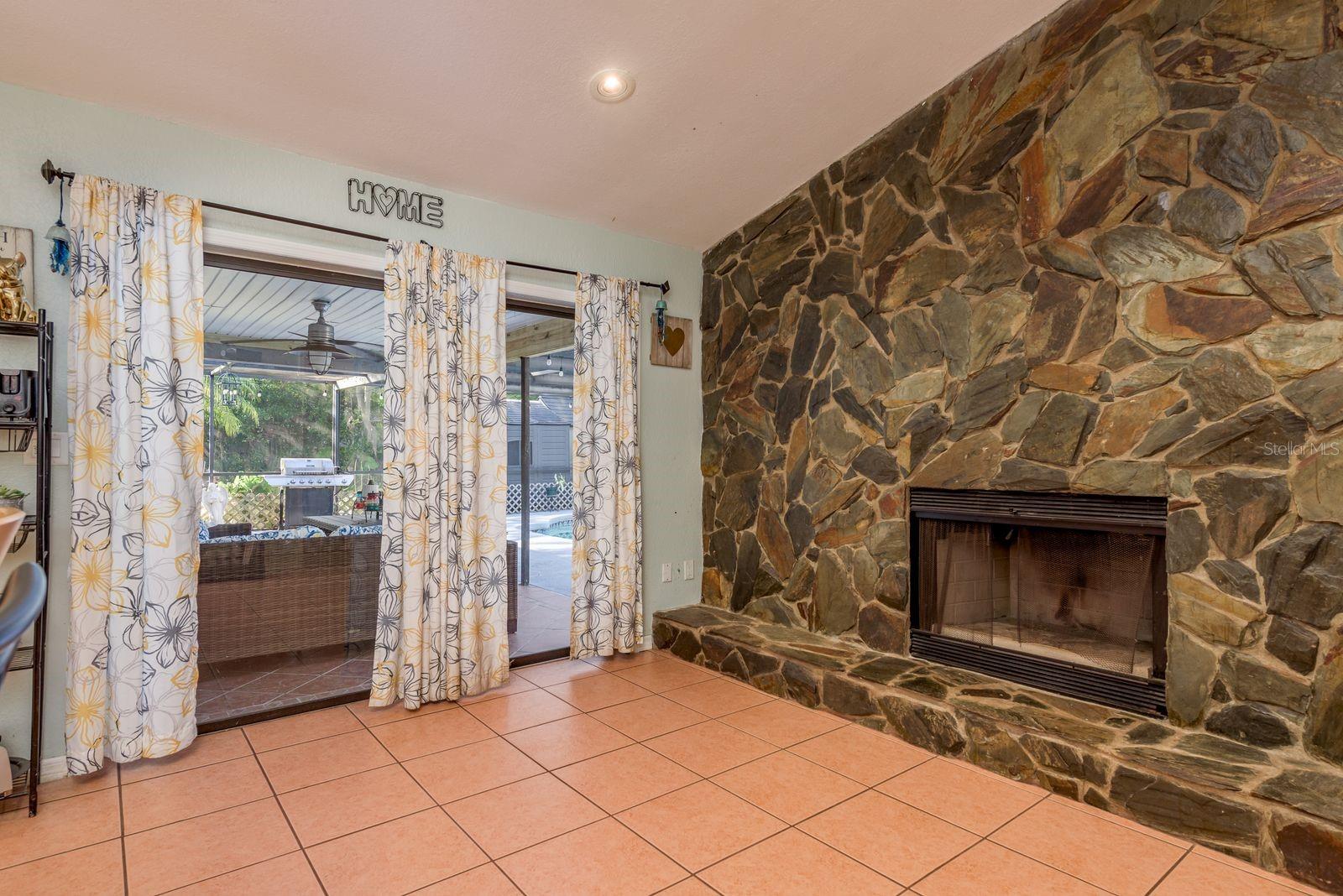 Listing photo id 19 for 7487 Alhambra Court