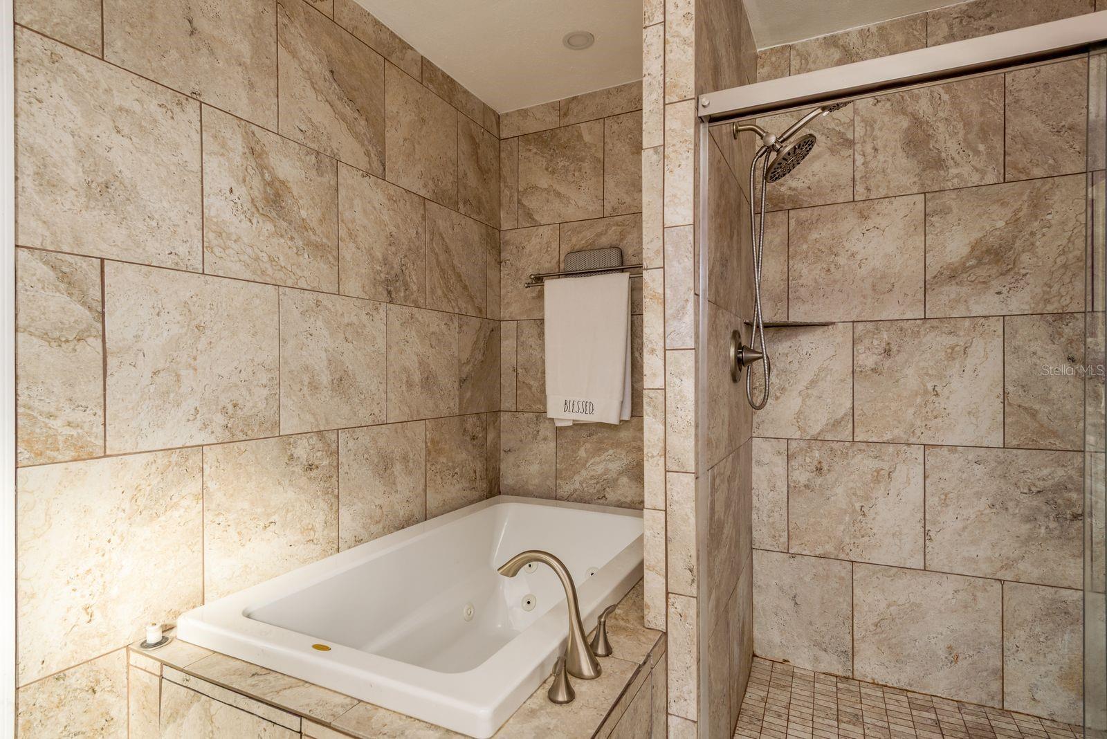 Listing photo id 25 for 7487 Alhambra Court