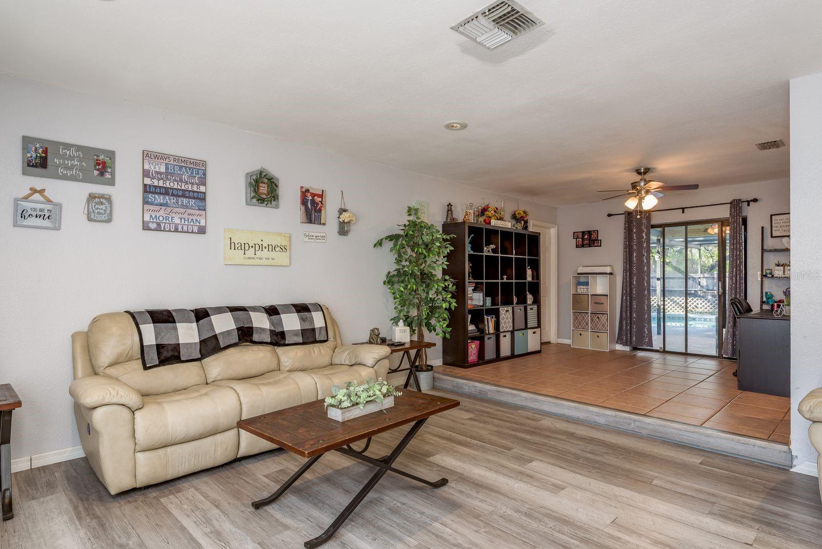 Listing photo id 5 for 7487 Alhambra Court