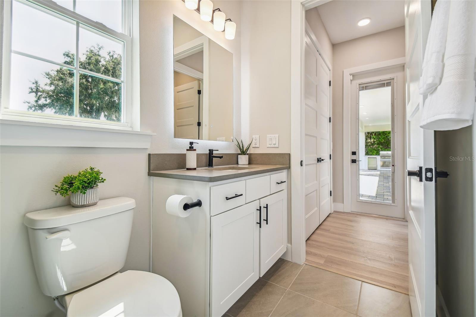 Image 40 of 100 For 6470 Summit View Drive