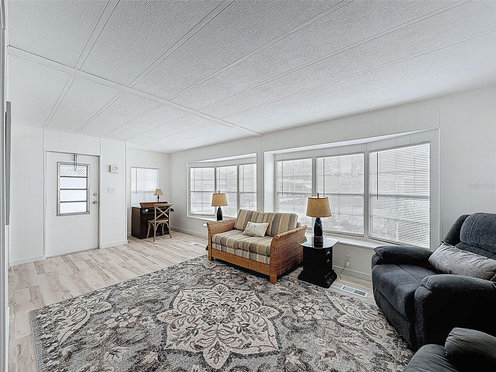 Image 11 of 31 For 12095 Walshwood Avenue