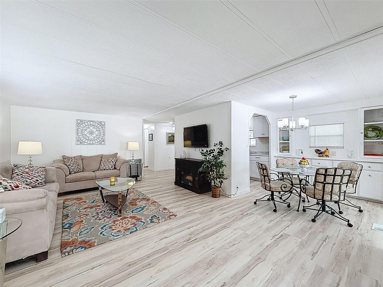 Image 5 of 31 For 12095 Walshwood Avenue