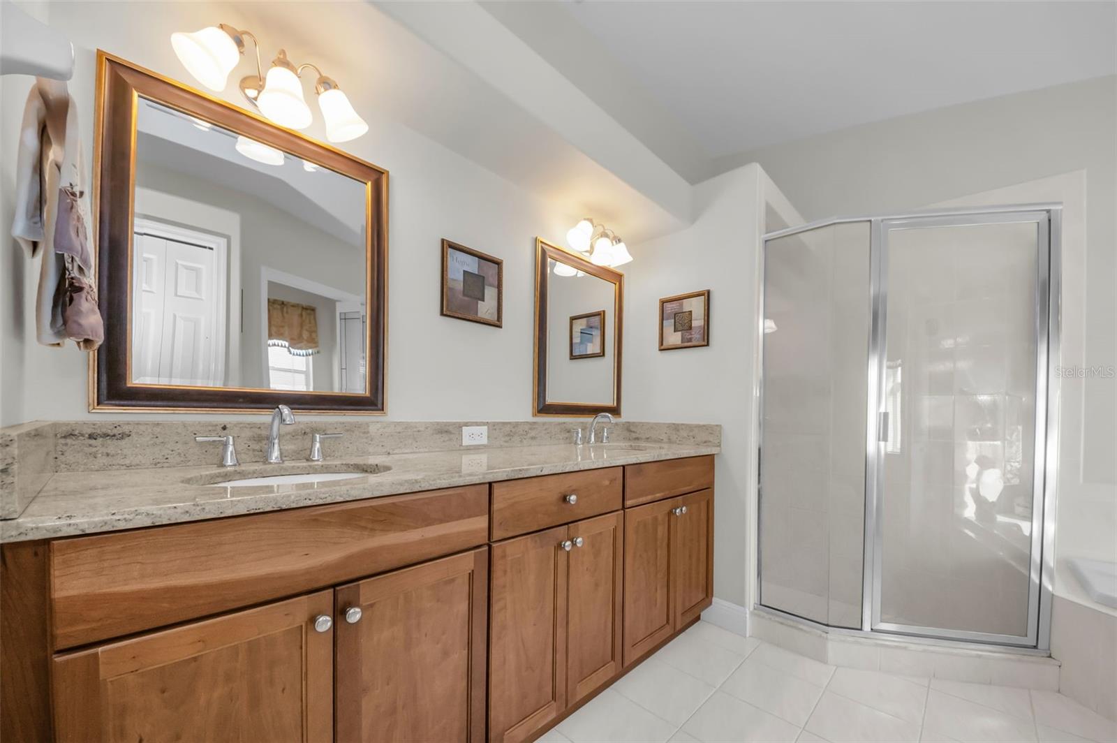 Image 15 of 54 For 1860 Kinsmere Drive