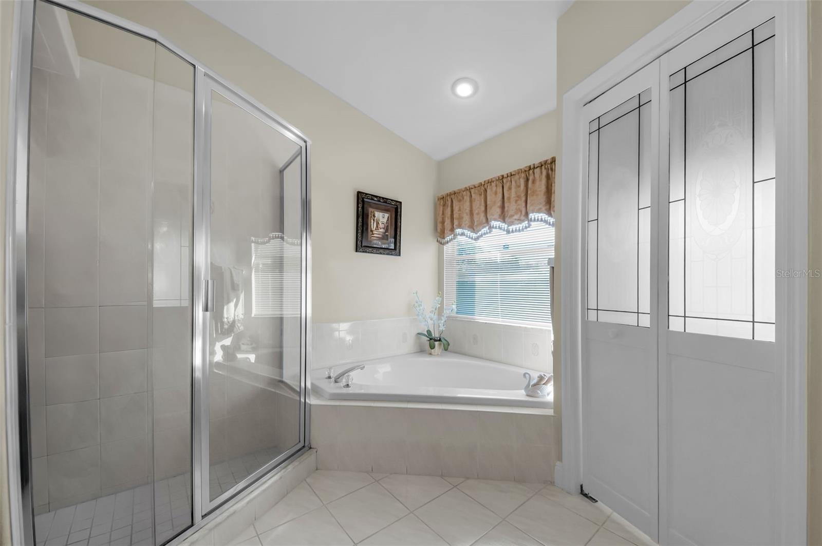 Image 16 of 54 For 1860 Kinsmere Drive