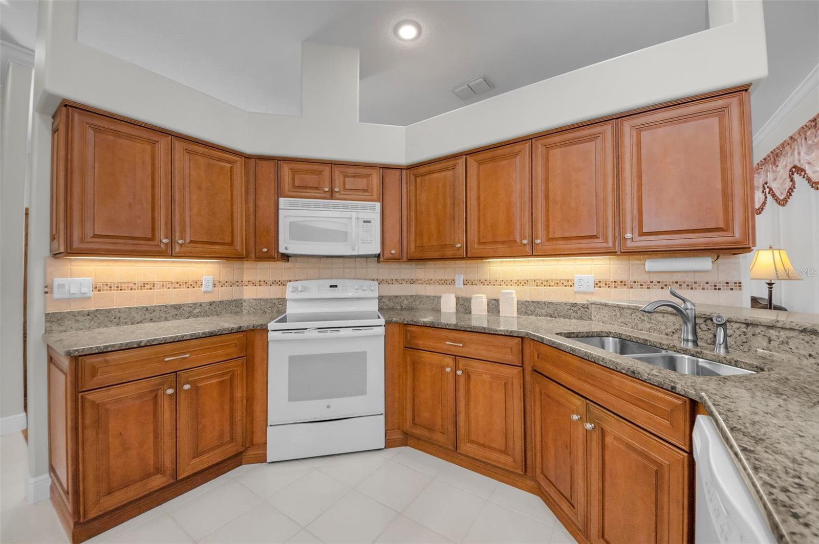 Image 18 of 54 For 1860 Kinsmere Drive