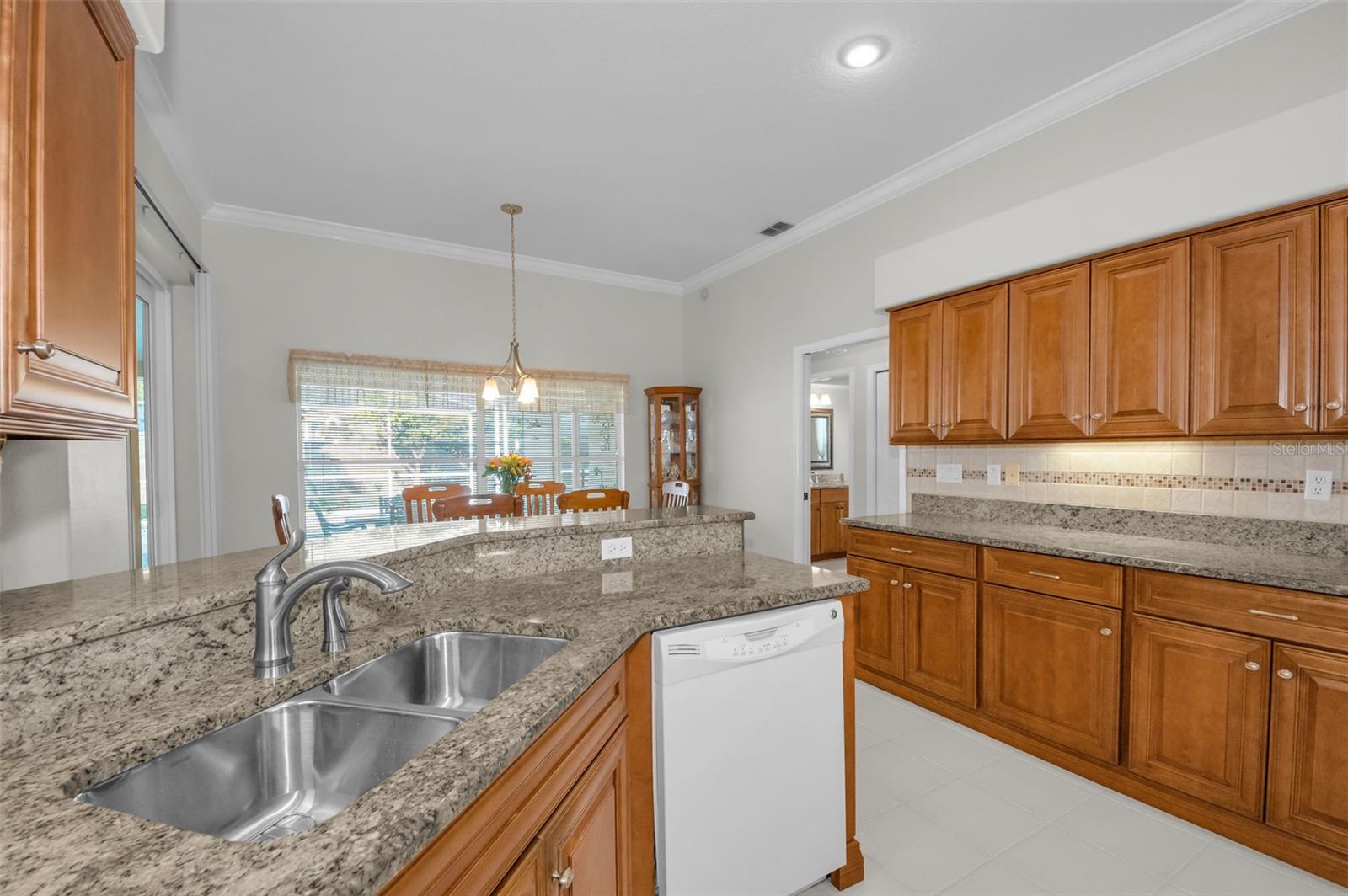 Image 20 of 54 For 1860 Kinsmere Drive