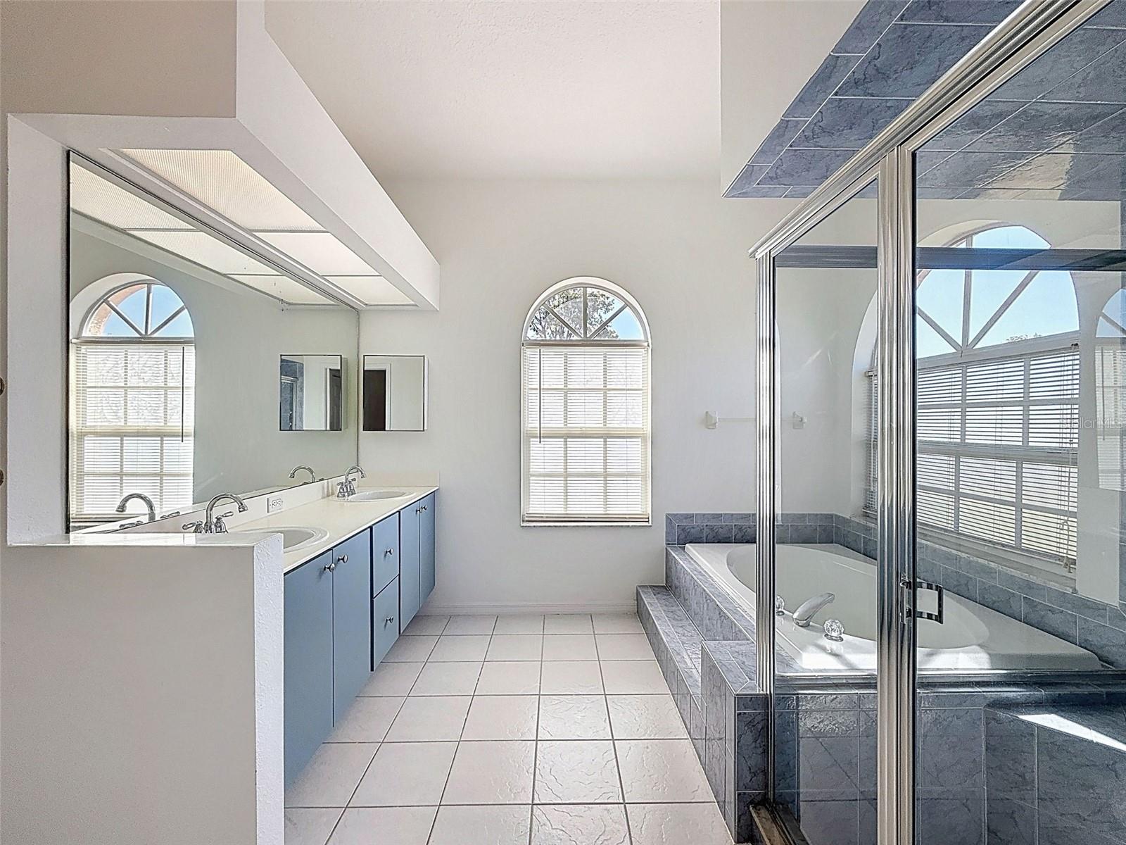 Image 17 of 57 For 11345 Long Hill Court