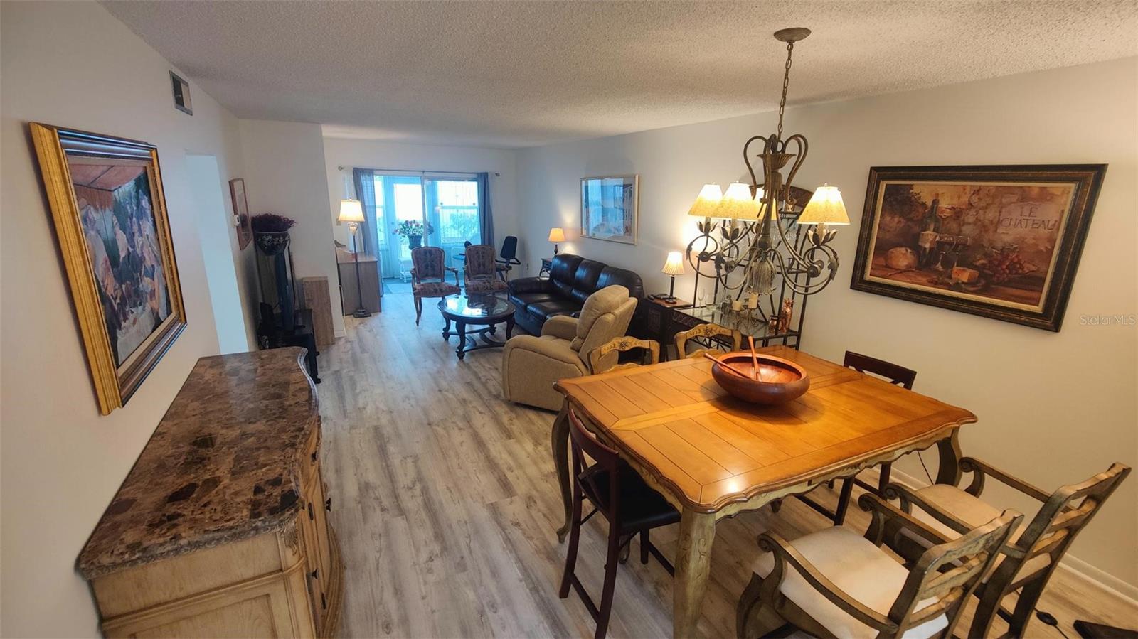 Image 4 of 16 For 952 Virginia Street 103