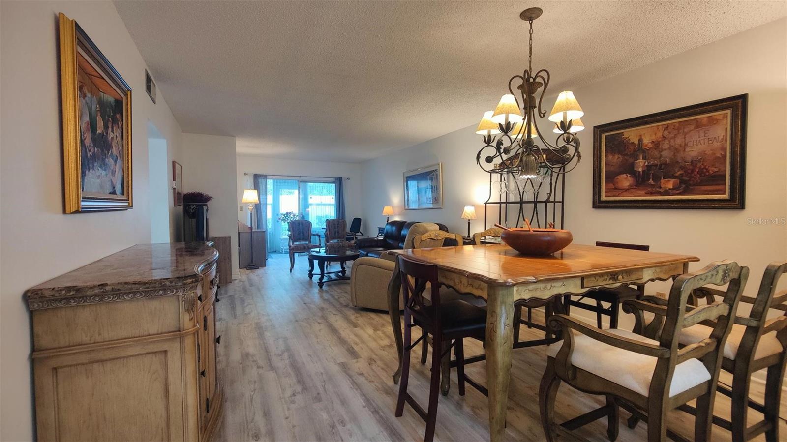 Image 5 of 16 For 952 Virginia Street 103