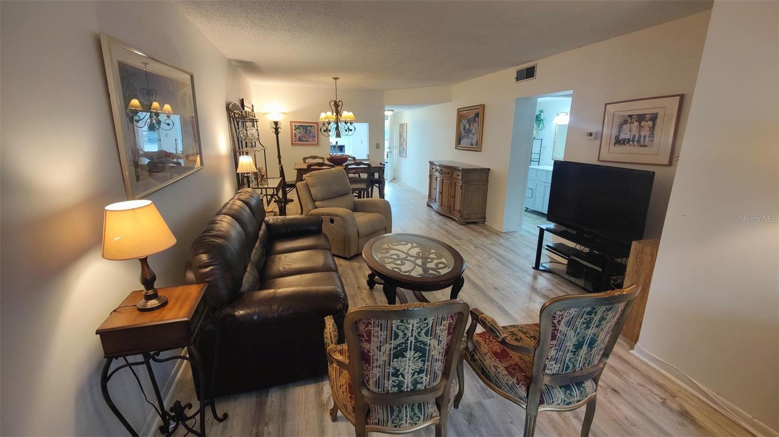 Image 6 of 16 For 952 Virginia Street 103