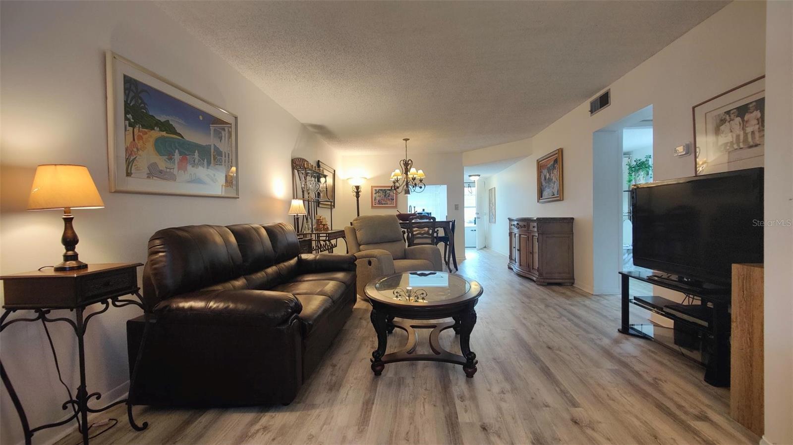 Image 9 of 16 For 952 Virginia Street 103