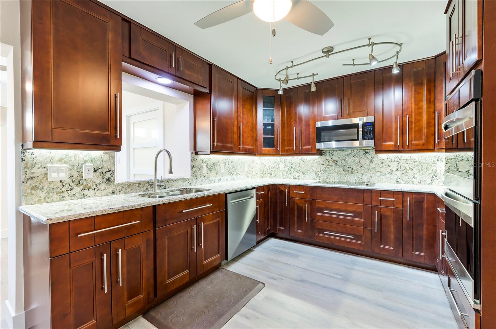 Image 19 of 35 For 1050 Rafael Boulevard Ne 1