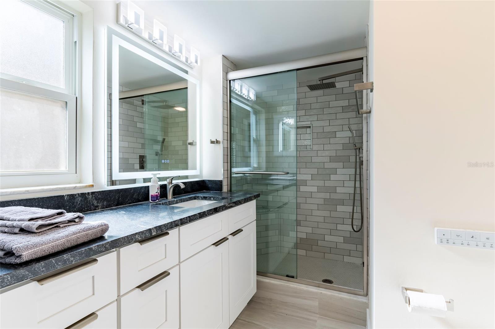 Image 30 of 35 For 1050 Rafael Boulevard Ne 1