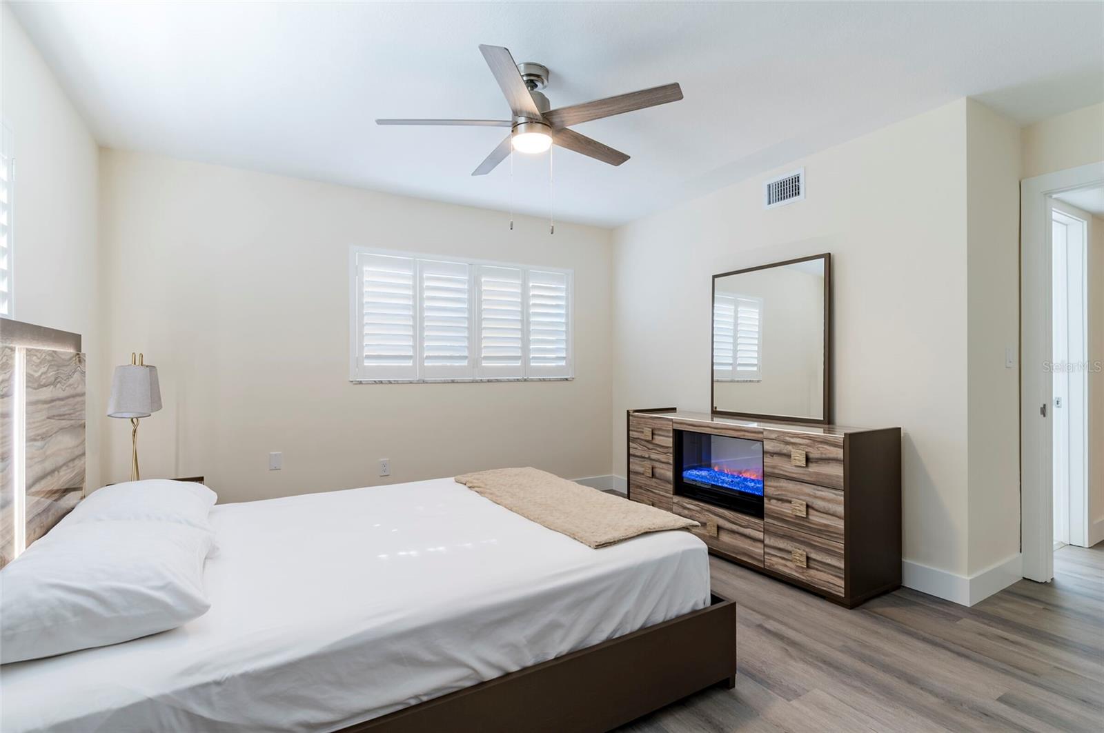 Image 33 of 35 For 1050 Rafael Boulevard Ne 1