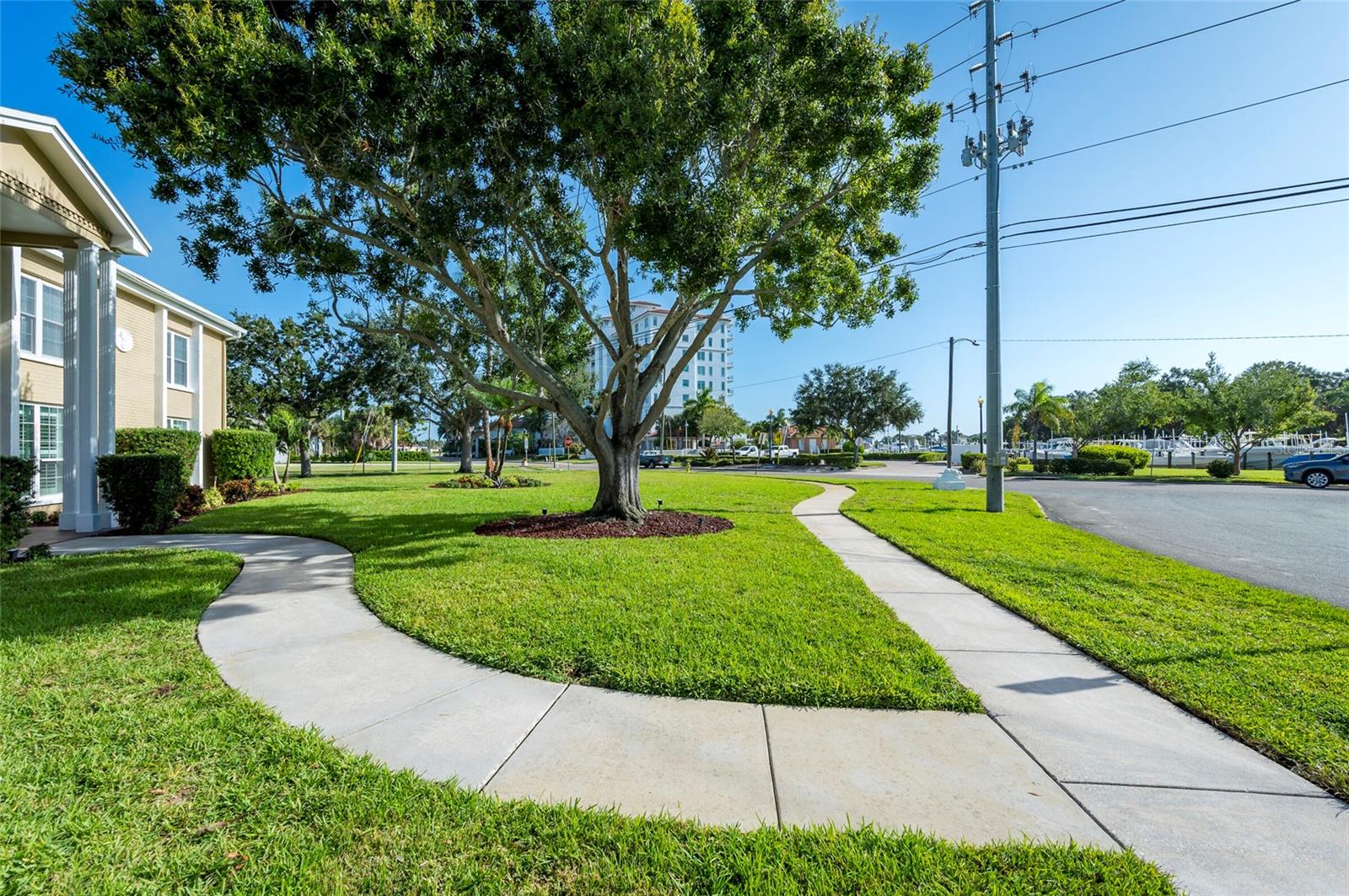 Image 4 of 35 For 1050 Rafael Boulevard Ne 1