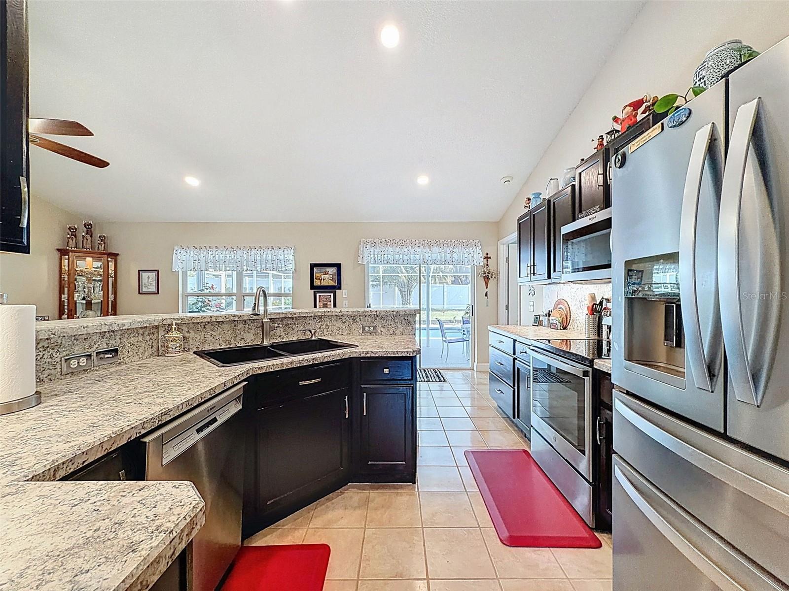 Listing photo id 9 for 2370 Bonkirk Avenue