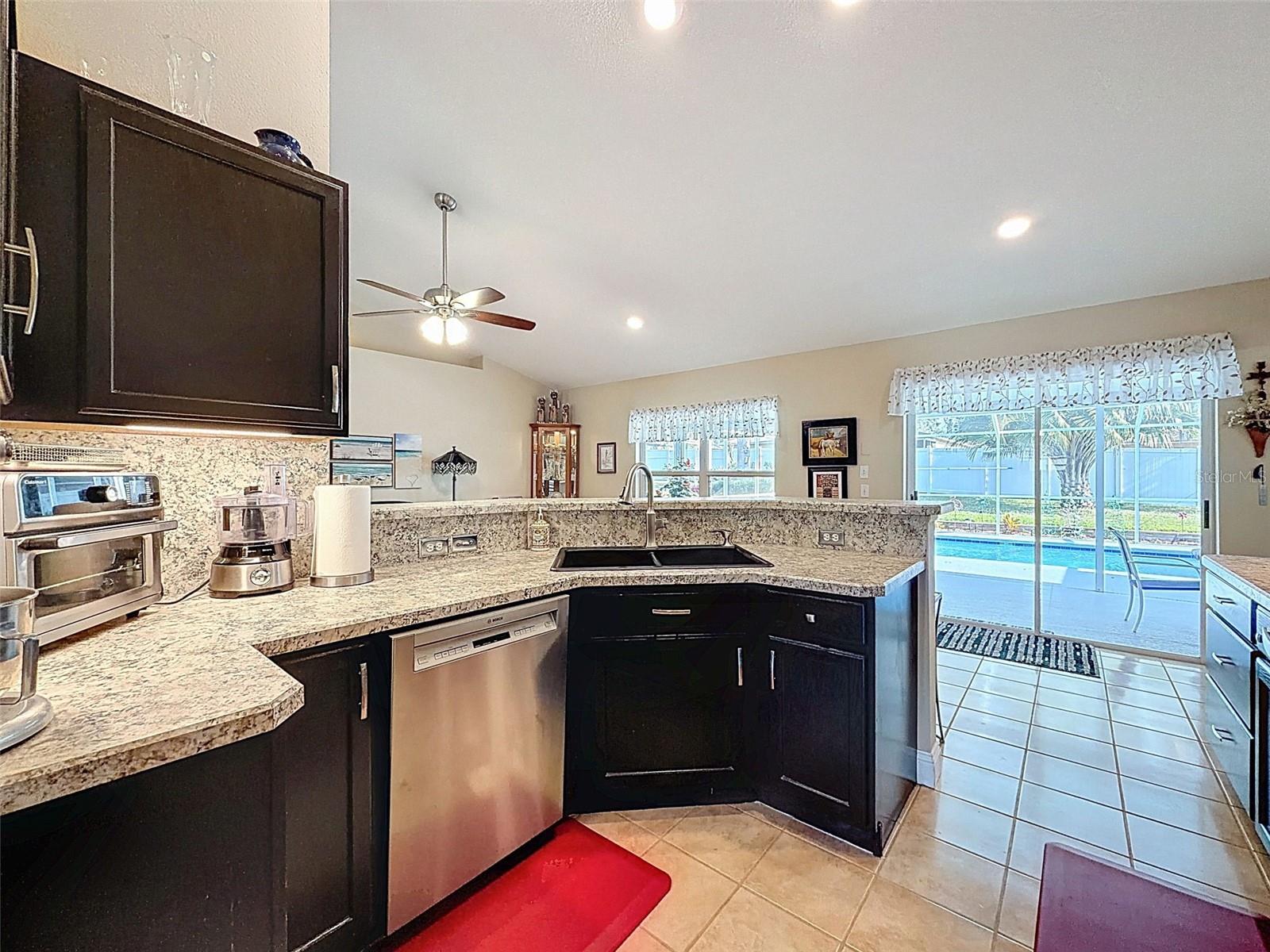 Listing photo id 10 for 2370 Bonkirk Avenue