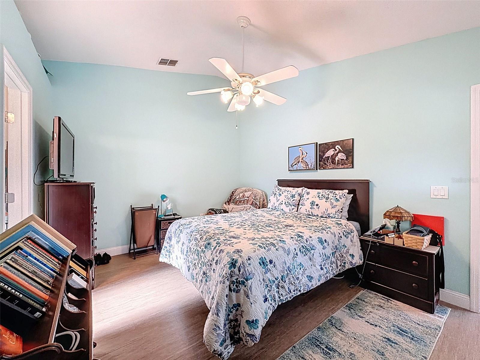 Listing photo id 14 for 2370 Bonkirk Avenue