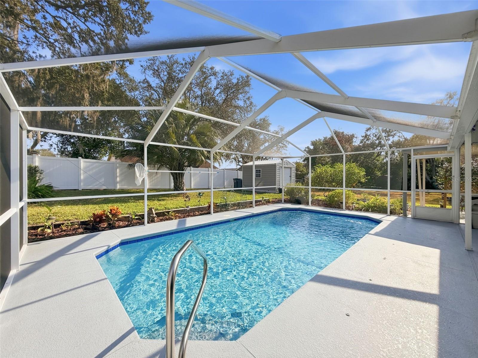 Listing photo id 0 for 2370 Bonkirk Avenue