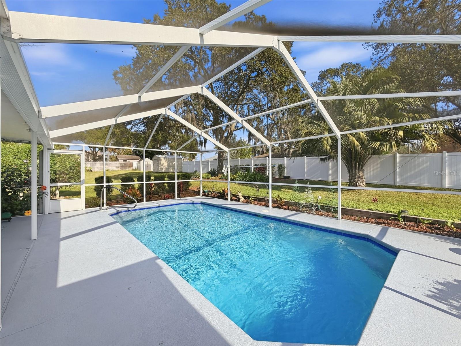 Listing photo id 24 for 2370 Bonkirk Avenue