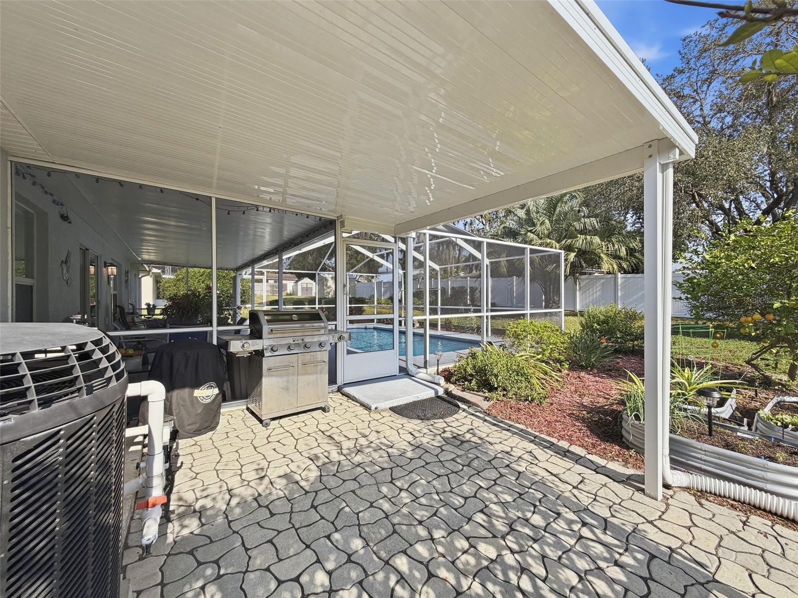 Listing photo id 31 for 2370 Bonkirk Avenue