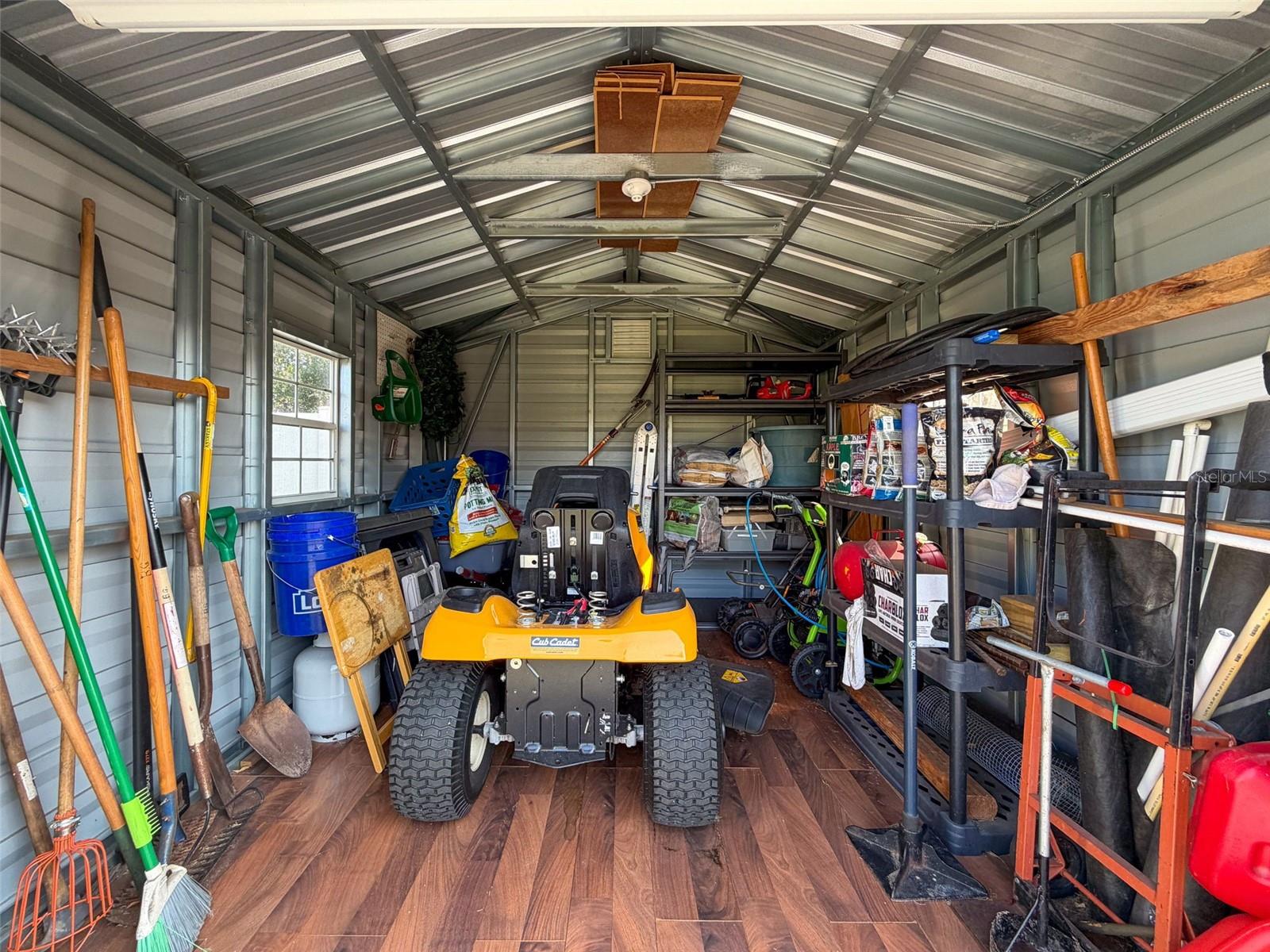 Listing photo id 34 for 2370 Bonkirk Avenue