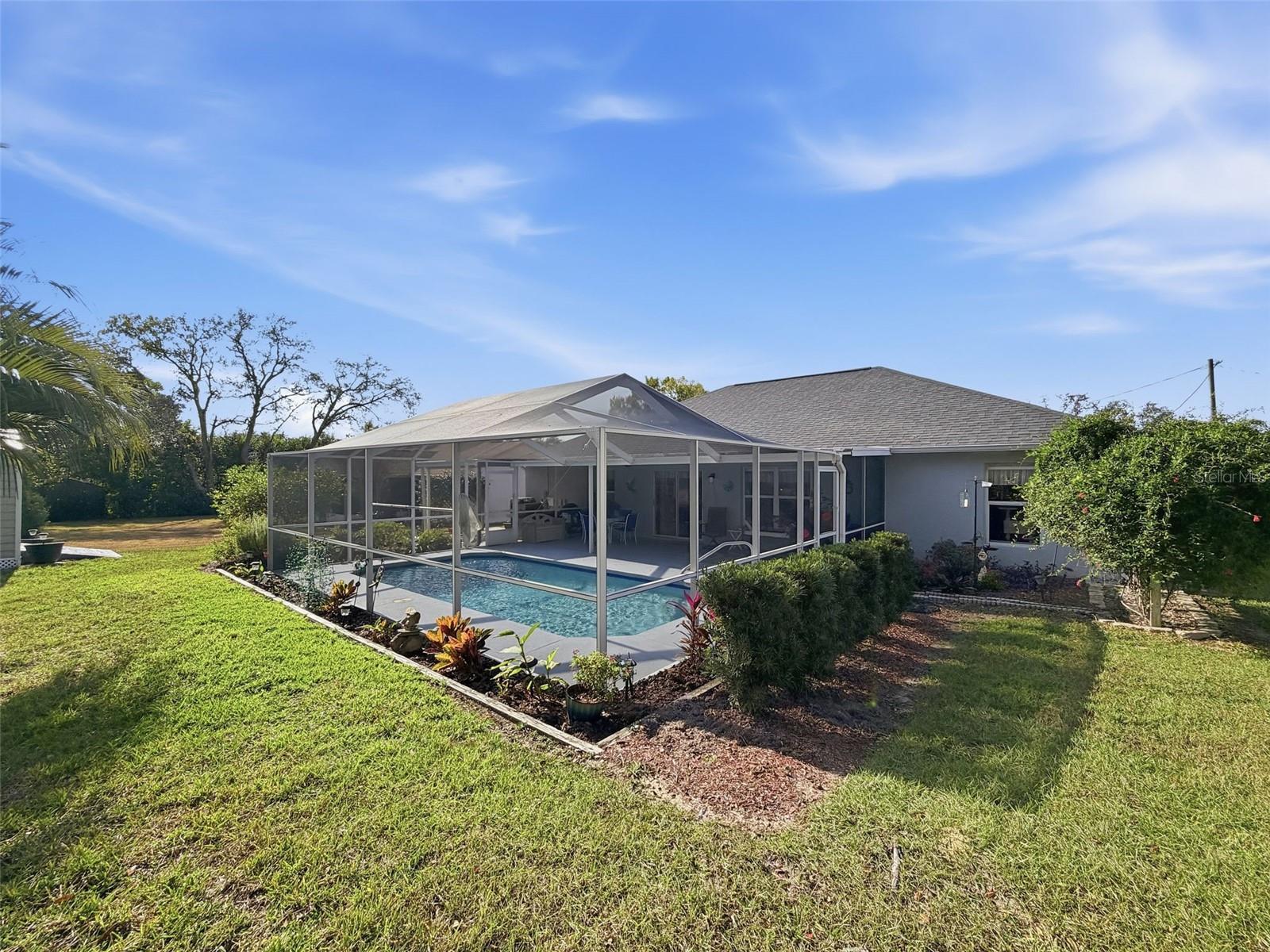 Listing photo id 37 for 2370 Bonkirk Avenue