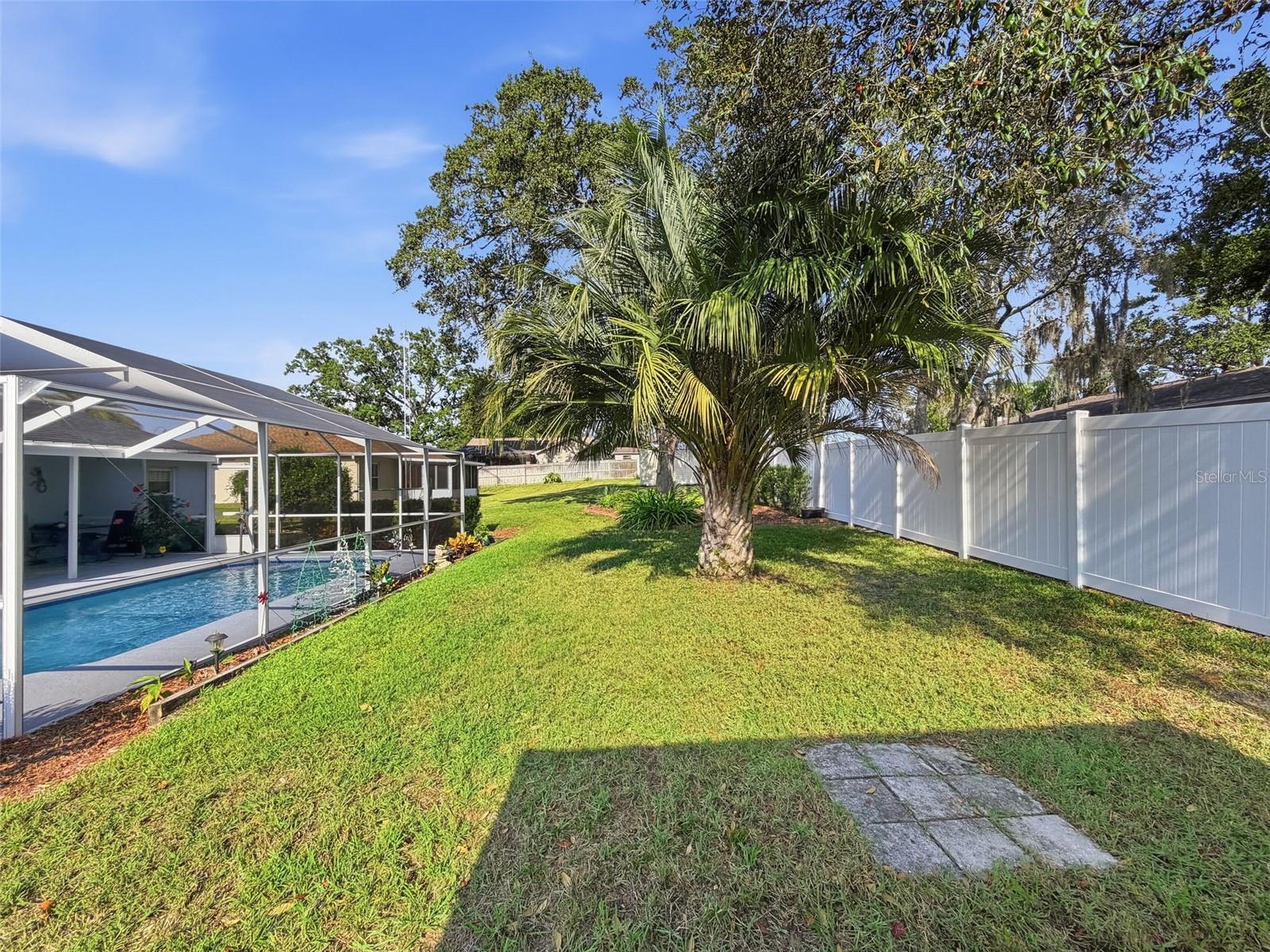 Listing photo id 39 for 2370 Bonkirk Avenue