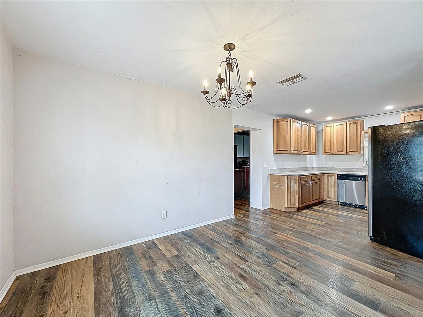 Listing photo id 8 for 9421 Sunshine Grove Road