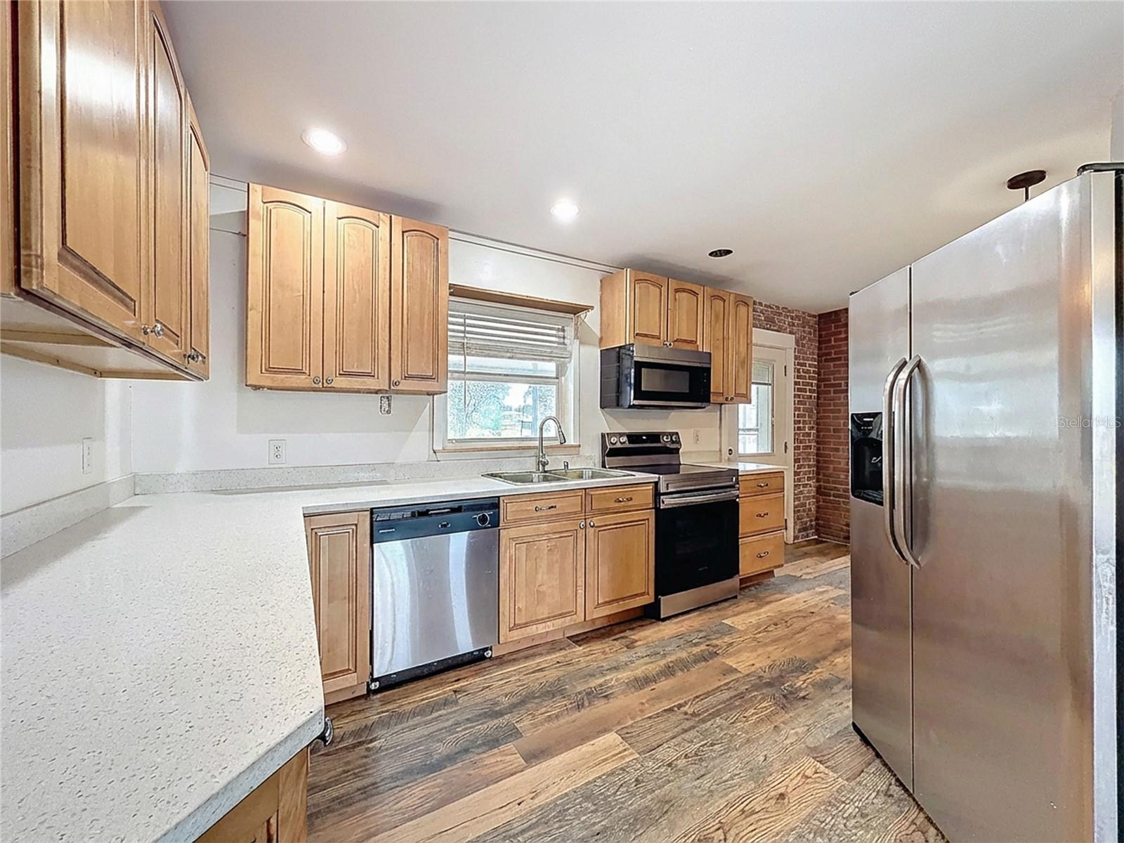 Listing photo id 9 for 9421 Sunshine Grove Road