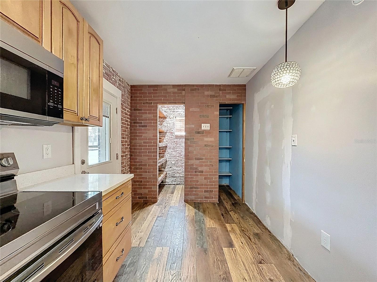 Listing photo id 10 for 9421 Sunshine Grove Road