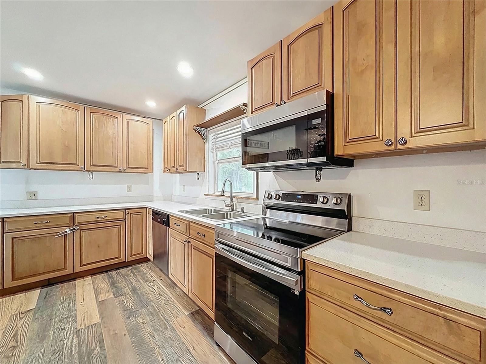 Listing photo id 11 for 9421 Sunshine Grove Road