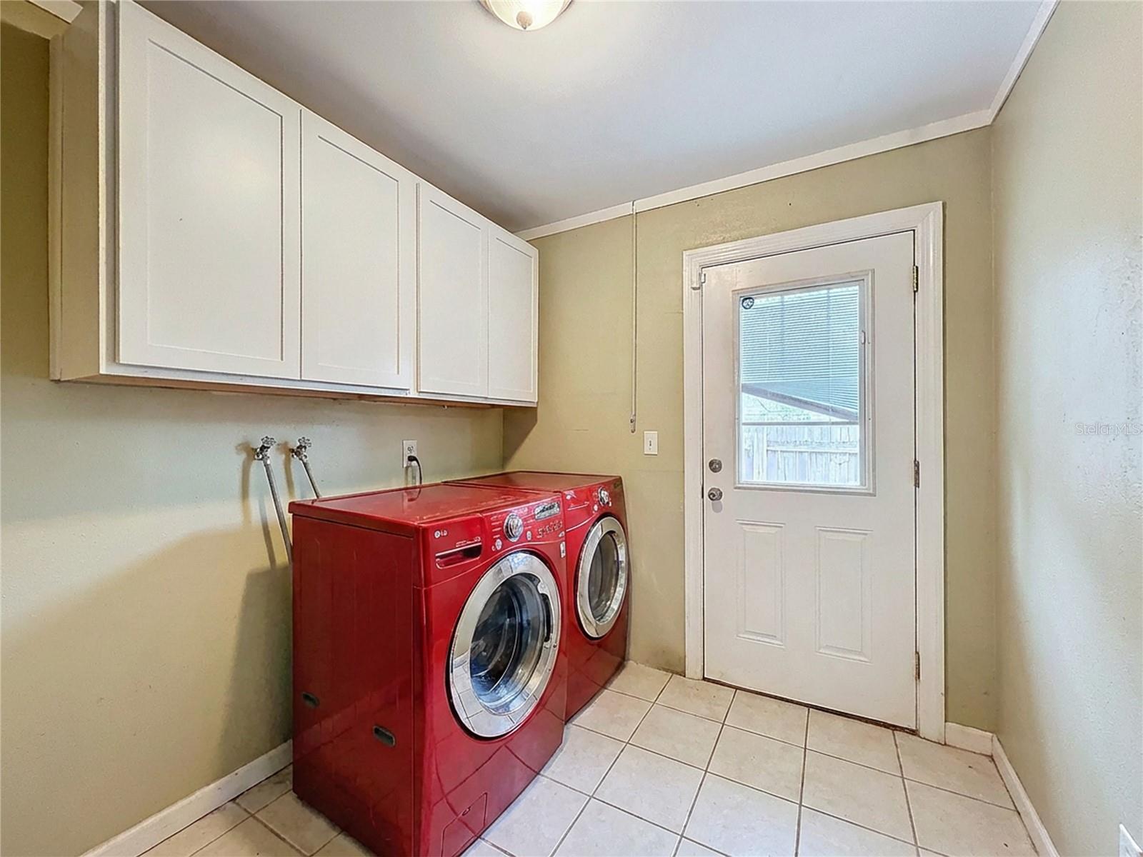 Listing photo id 13 for 9421 Sunshine Grove Road