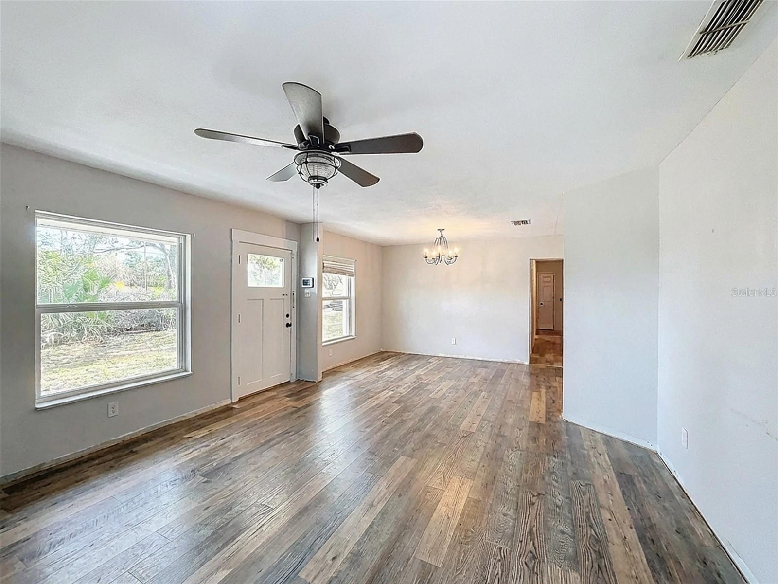 Listing photo id 5 for 9421 Sunshine Grove Road