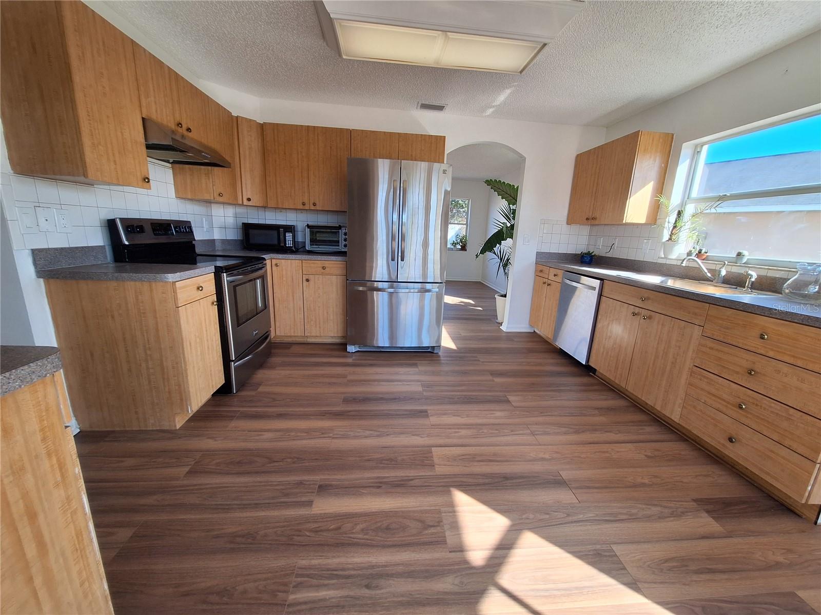 Image 28 of 88 For 10218 Barnett Loop