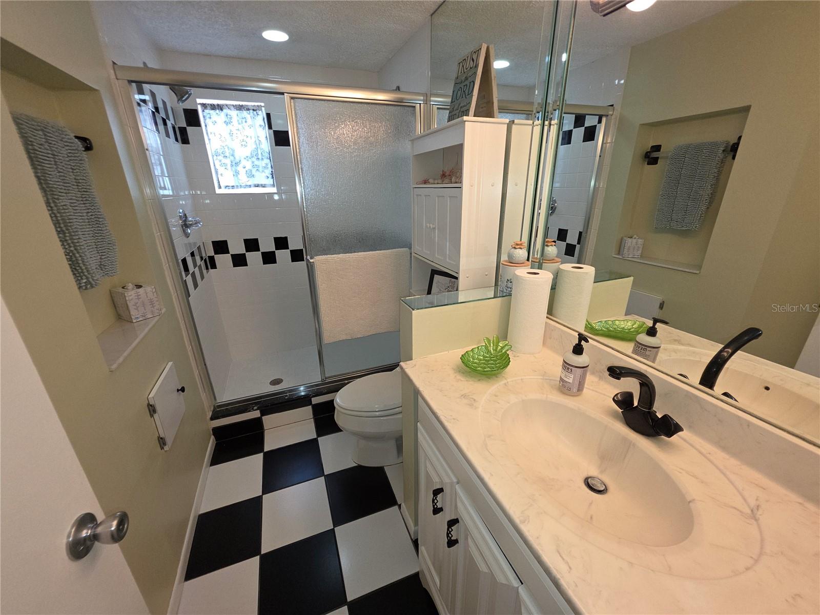 Image 11 of 25 For 6351 Sutherland Avenue