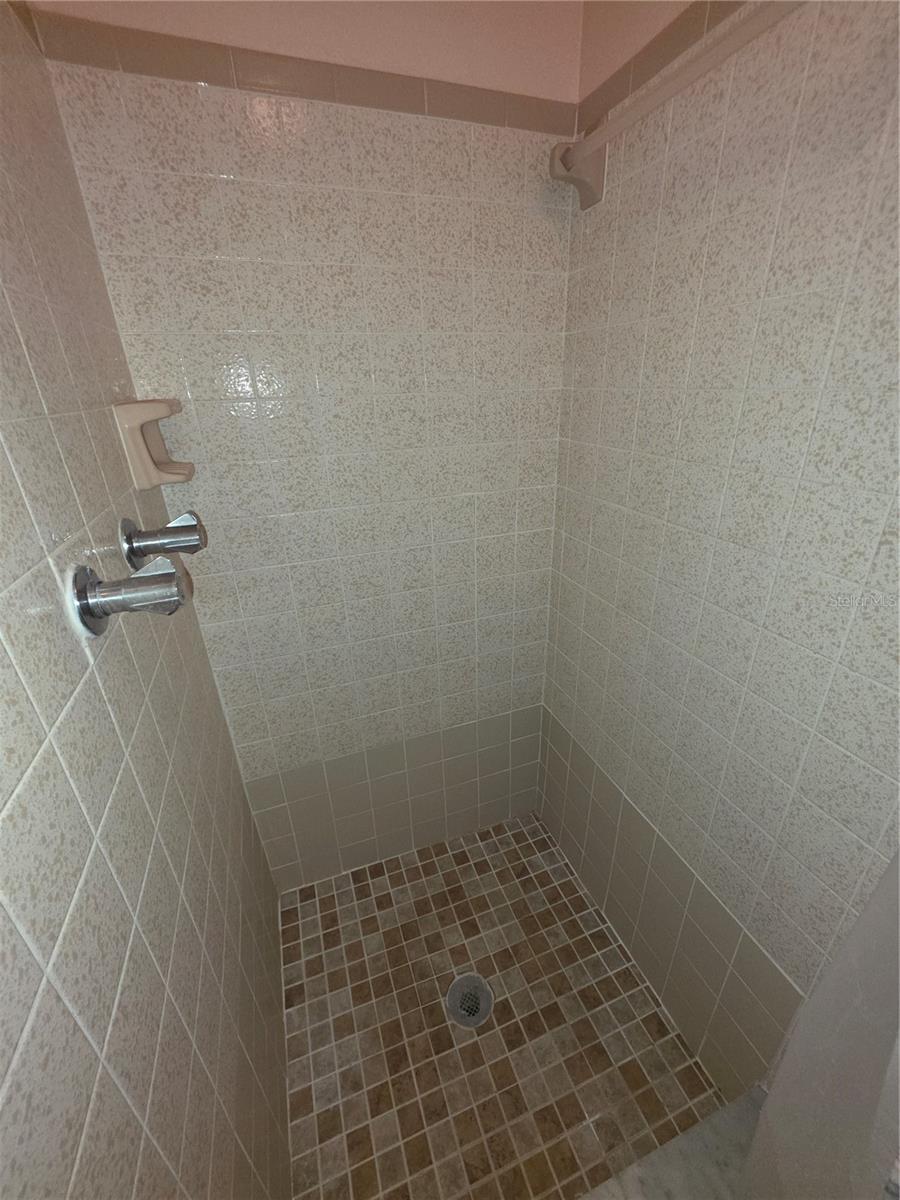 Image 14 of 25 For 6351 Sutherland Avenue