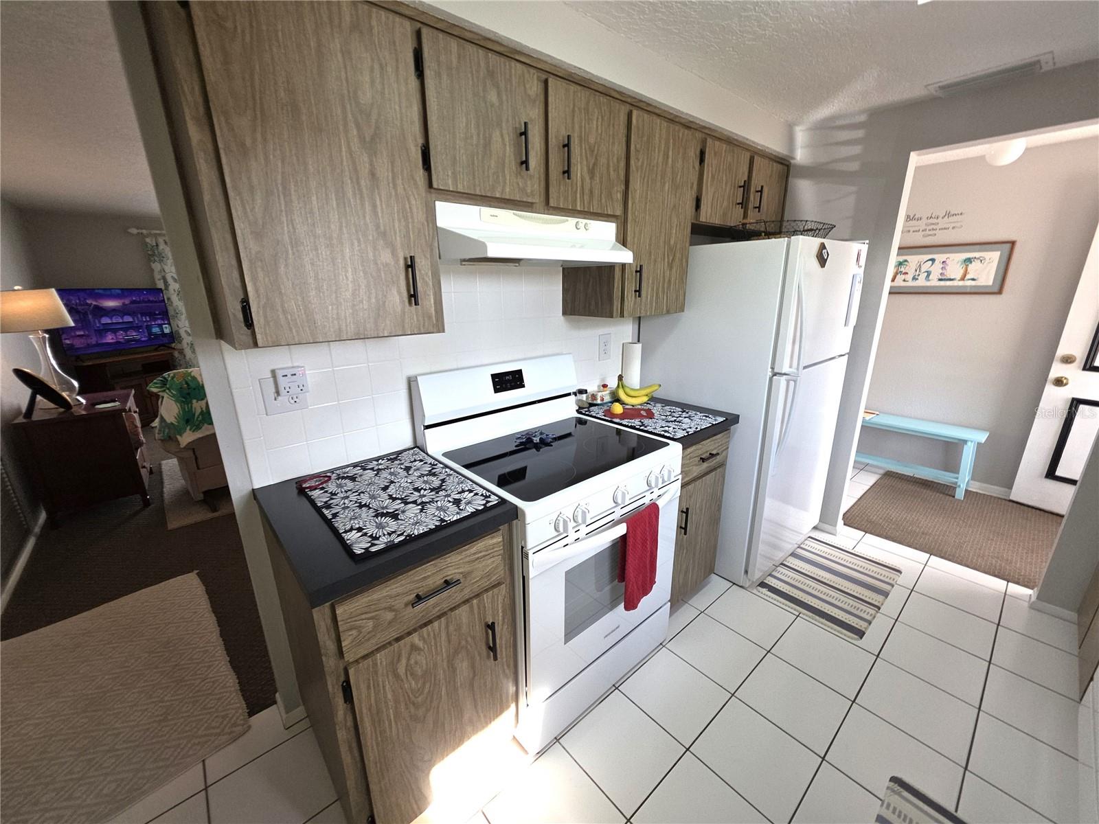 Image 3 of 25 For 6351 Sutherland Avenue