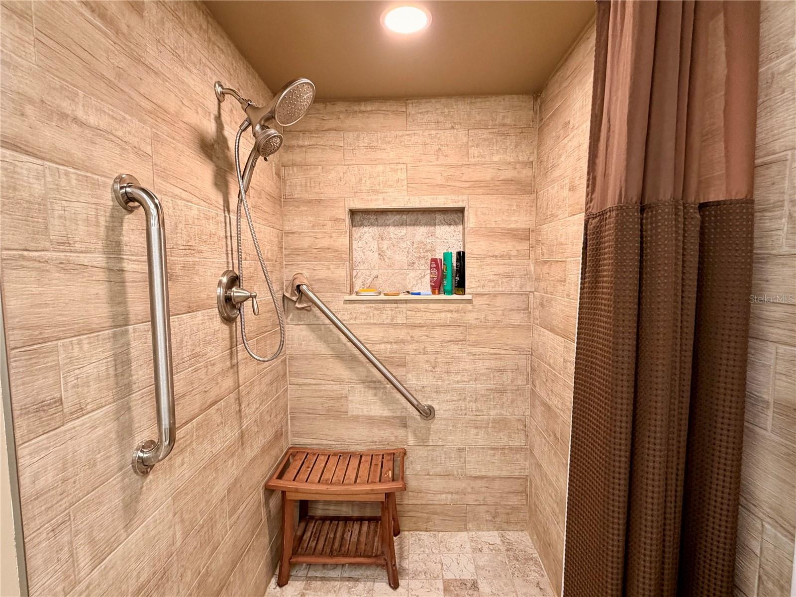 Image 21 of 41 For 9615 Brassie Court