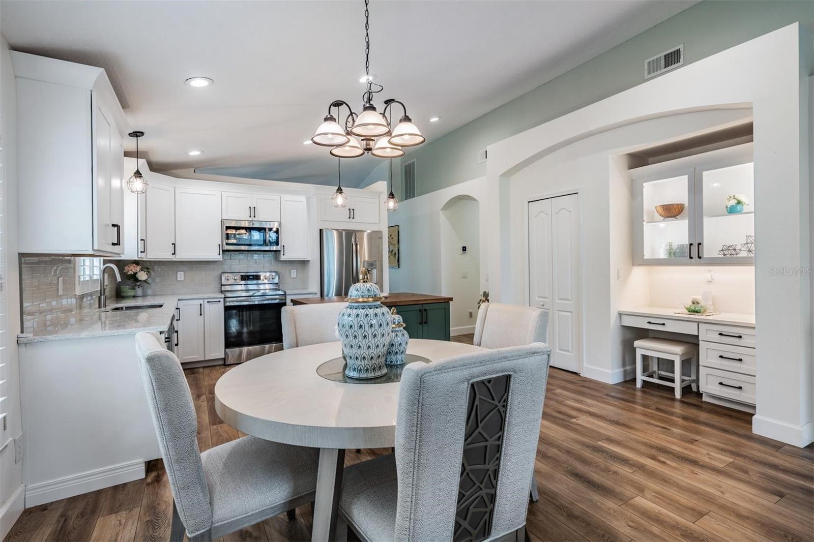 Image 10 of 55 For 1043 Dustan Place