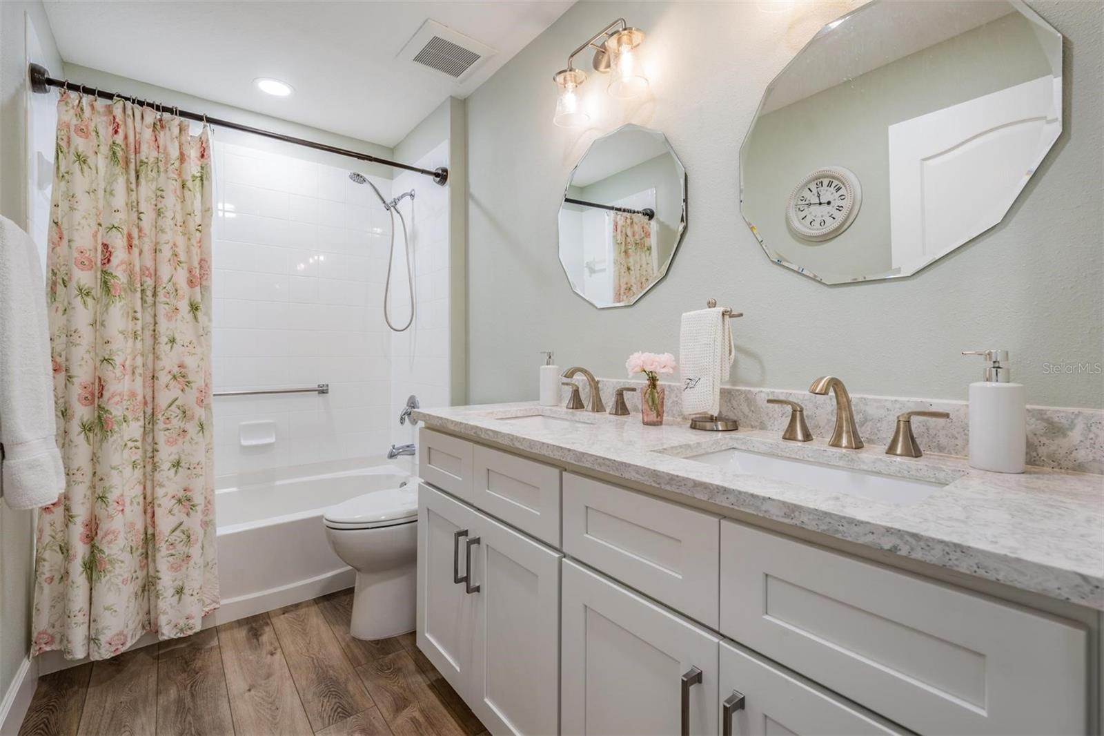 Image 21 of 55 For 1043 Dustan Place