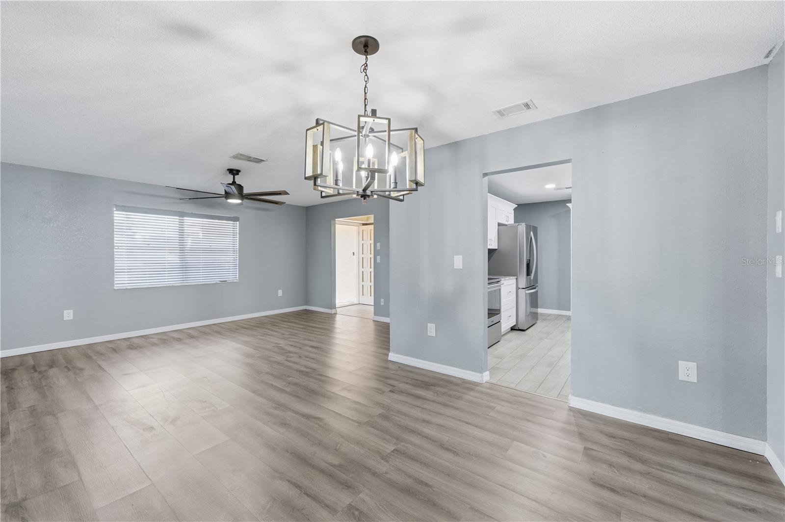 Image 16 of 41 For 8403 Elgrove Street