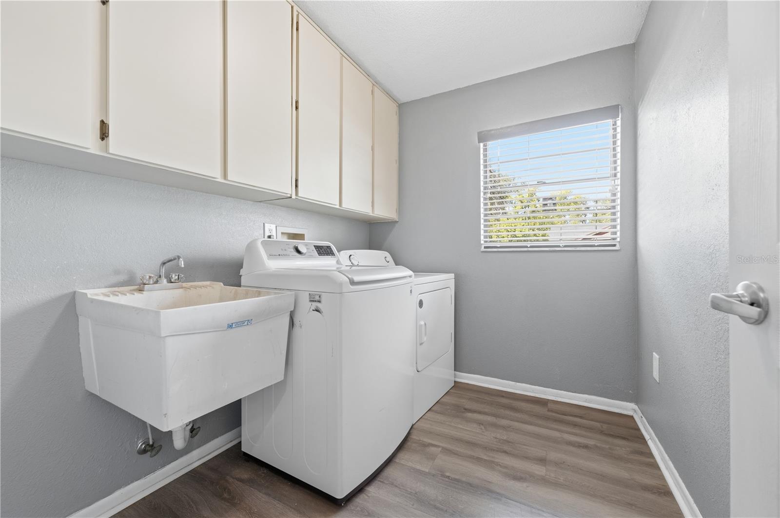 Image 31 of 41 For 8403 Elgrove Street