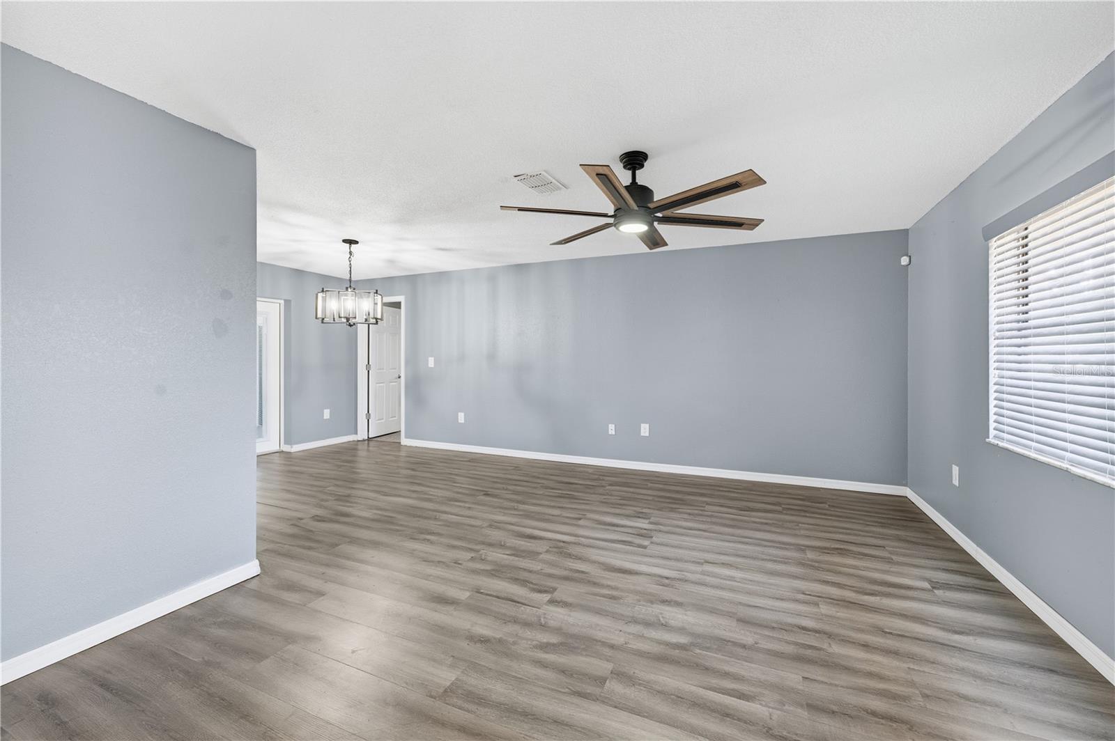 Image 5 of 41 For 8403 Elgrove Street