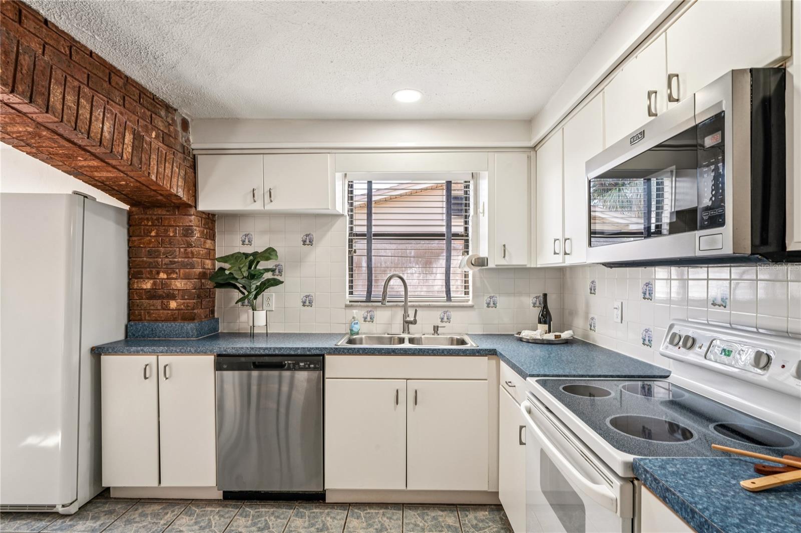 Image 5 of 55 For 7014 Brentwood Drive