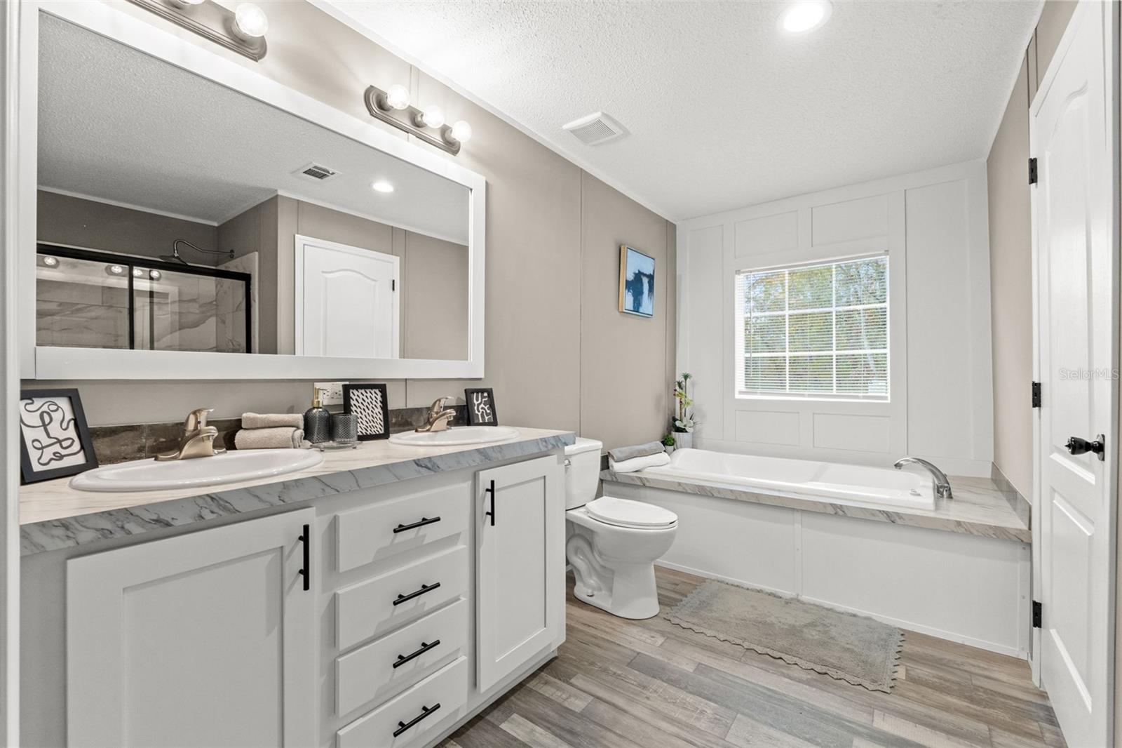 Image 32 of 49 For 14235 Hurricane Drive