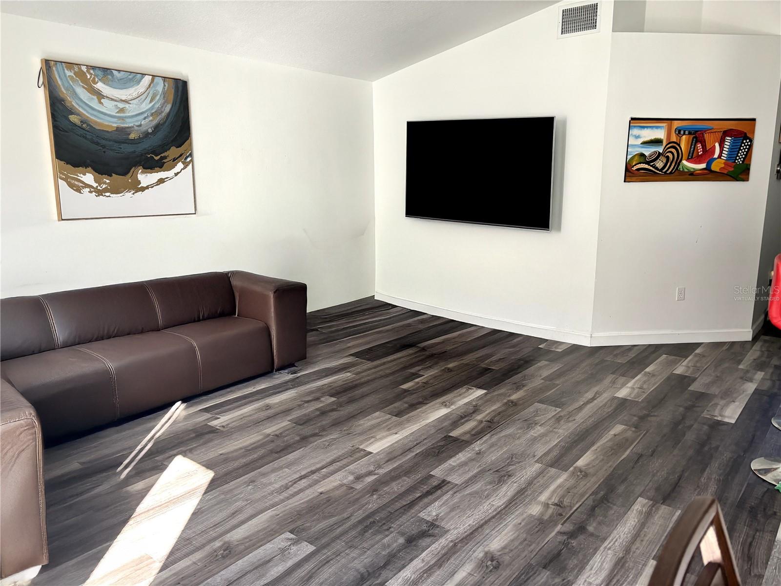 Image 5 of 19 For 11307 Jim Court