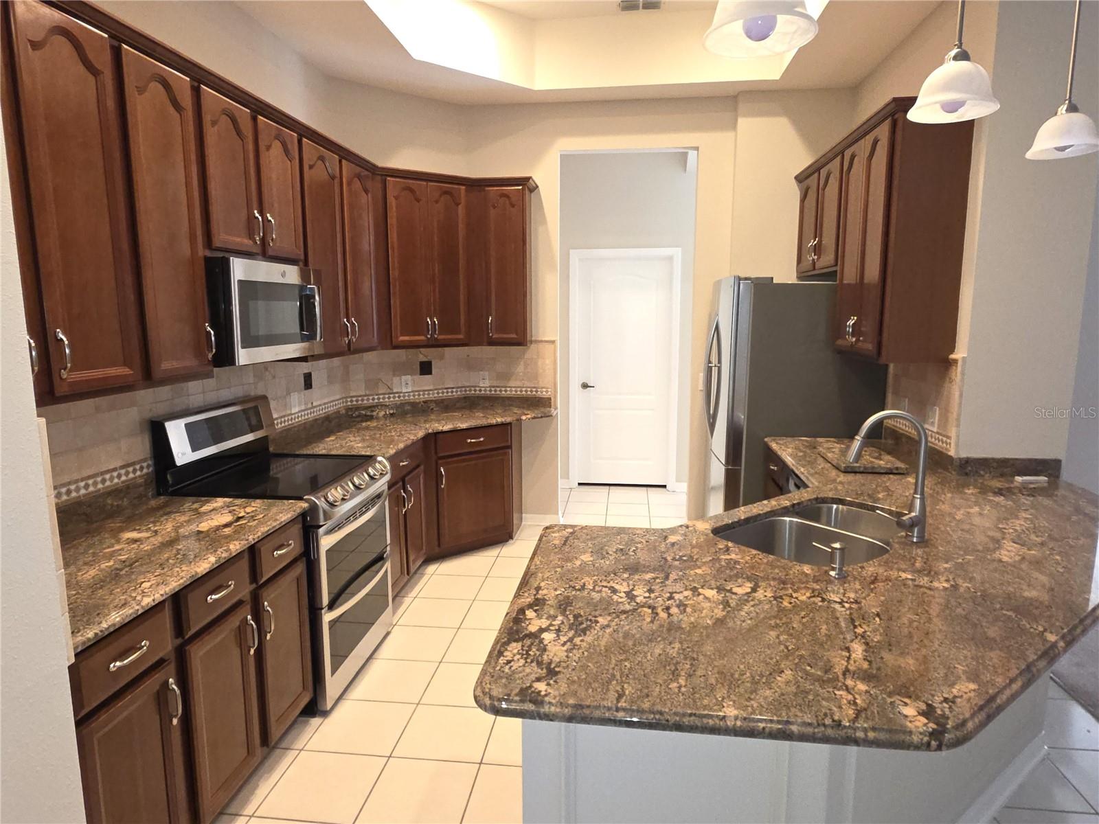 Image 4 of 31 For 617 Glastonbury Court