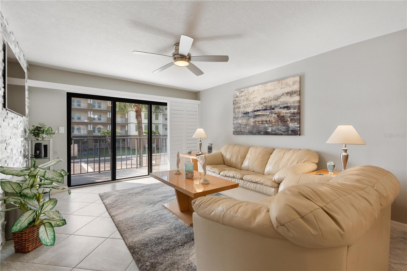 Image 11 of 36 For 14001 Gulf Boulevard 201