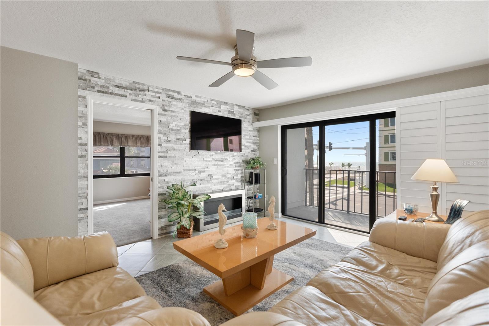 Image 12 of 36 For 14001 Gulf Boulevard 201